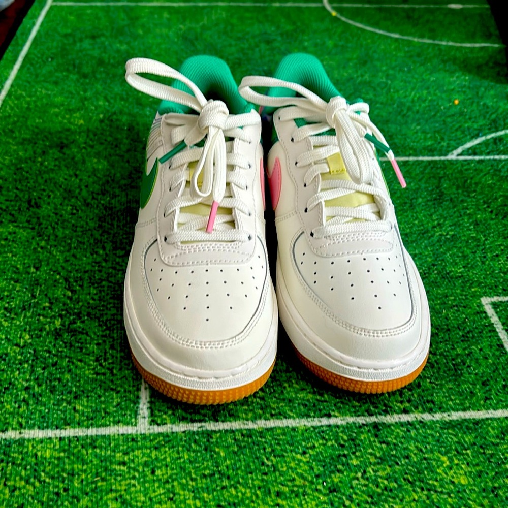 NIKE AIR FORCE 1 LV8 3